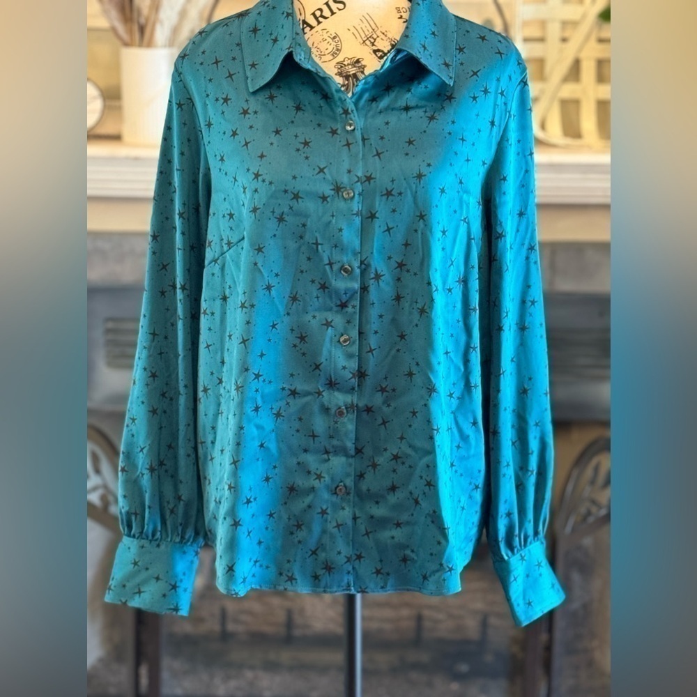 Candace Cameron Bure Star Print Button-Front Satin Shirt Business Casual Medium